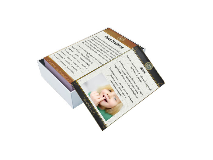 business-card-mockup-in-cardboard-box